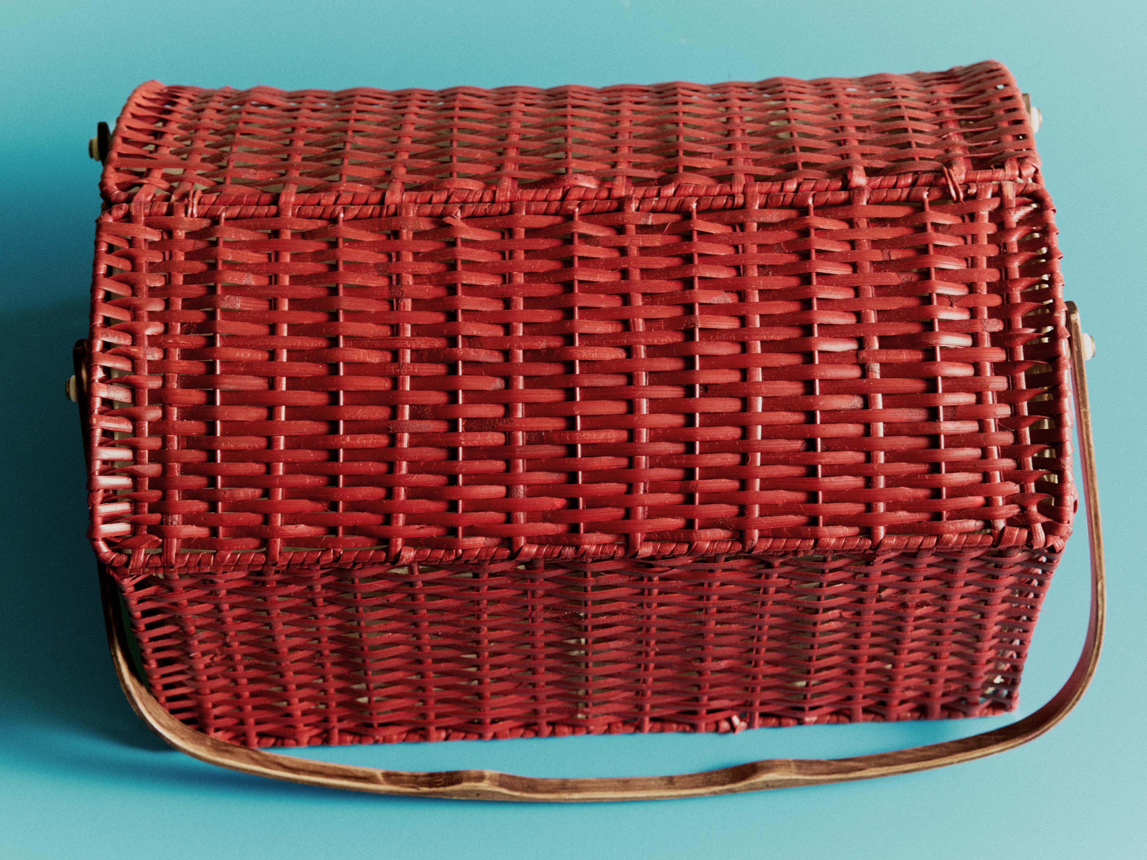 RATTAN PICNIC BASKET — Red