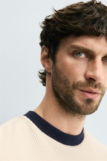 SWEATSHIRT MIT WAFFELSTRUKTURMUSTER UND KONTRAST - Cremefarben von Zara