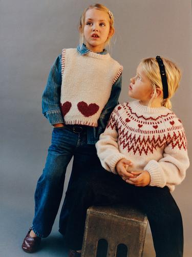 سترة محاكة بجاكار قلوب - خَام الخاص بـ Zara