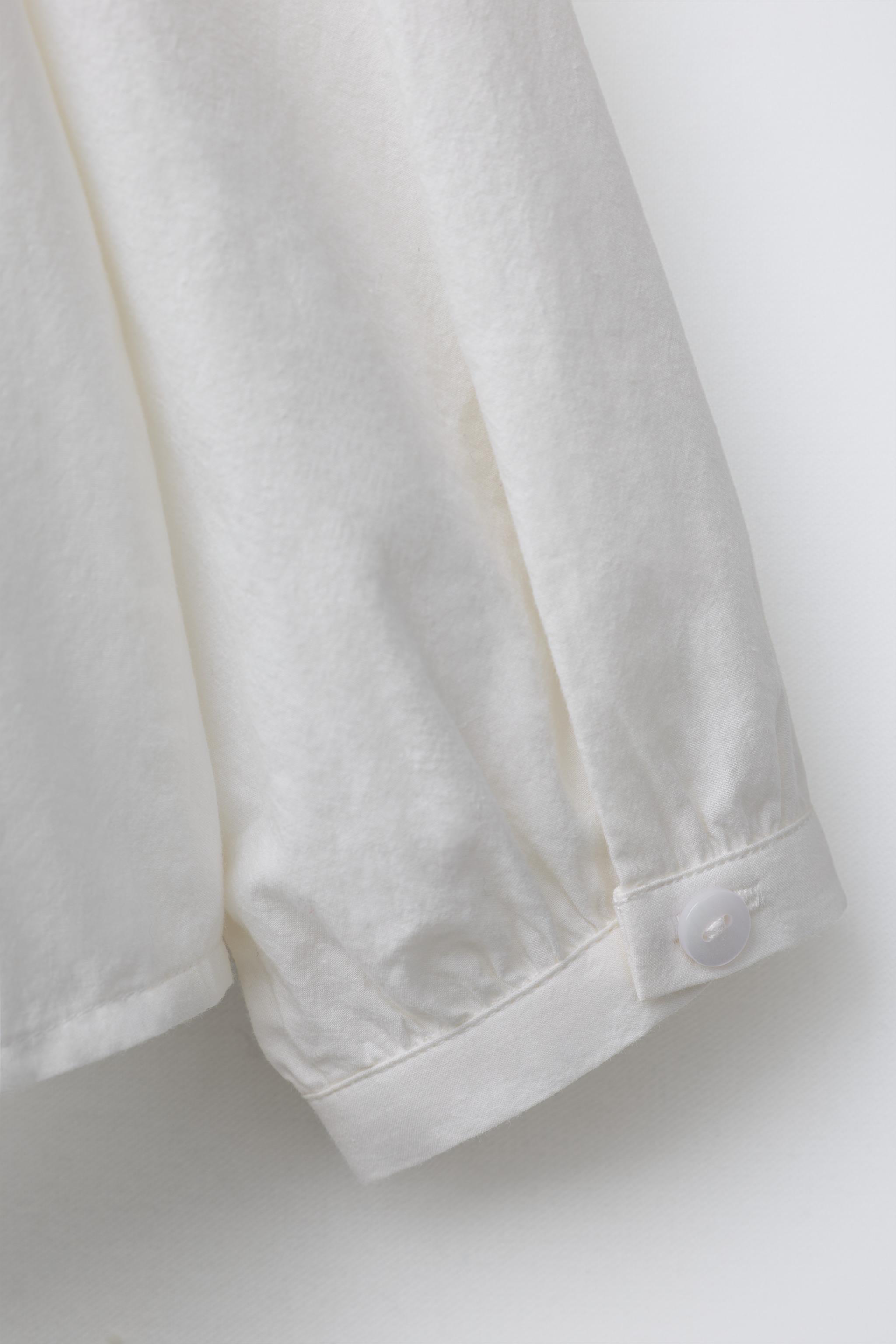 EMBROIDERED PETER PAN COLLAR BLOUSE