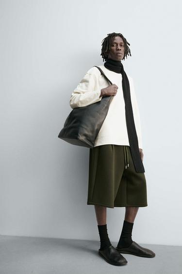 SHORT EFFET NÉOPRÈNE À PINCES - Vert foncé de Zara - Image 4