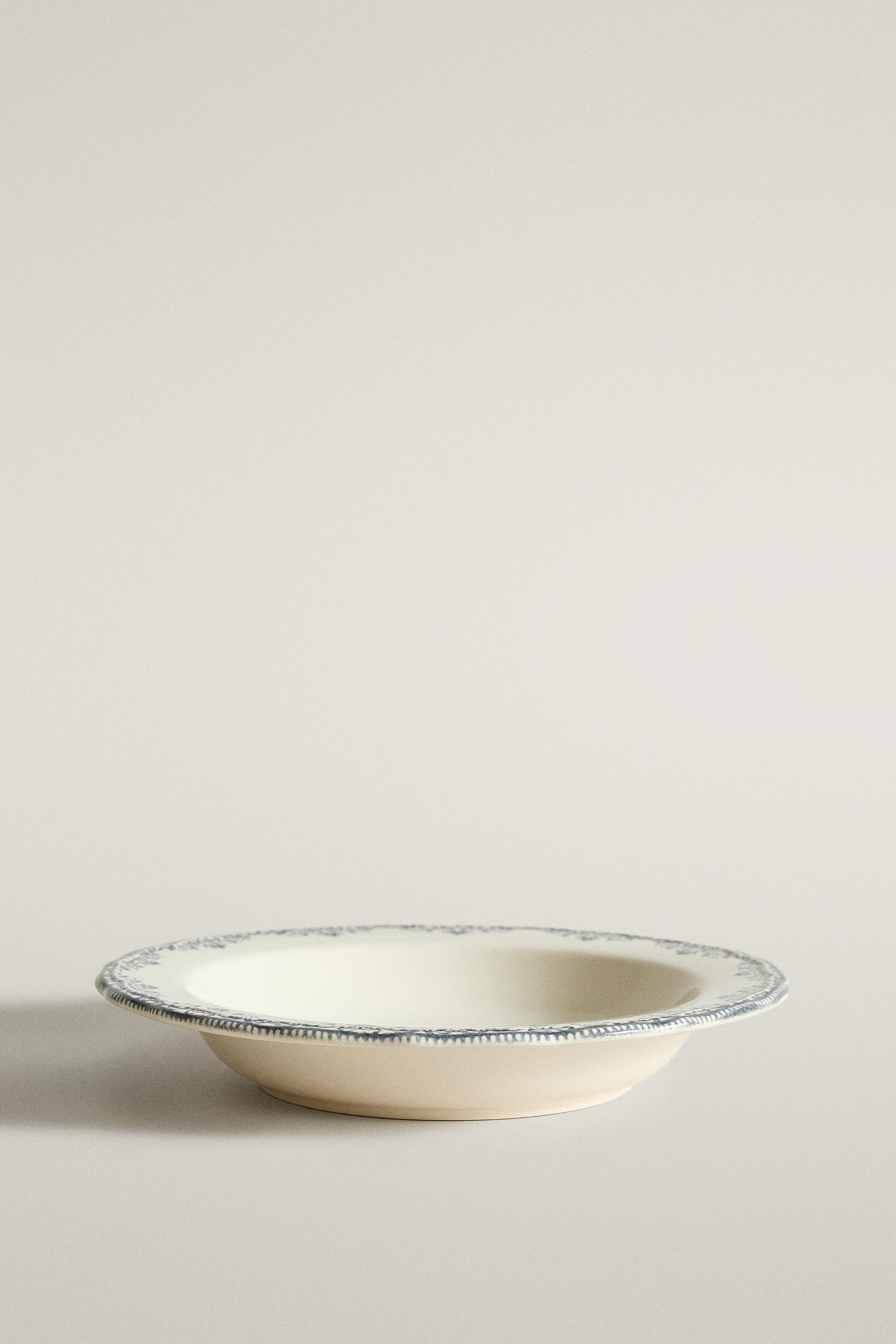 ASSIETTE CREUSE À MOTIF PLACÉ