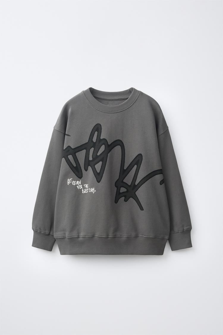 Sudadera con estampado urbano