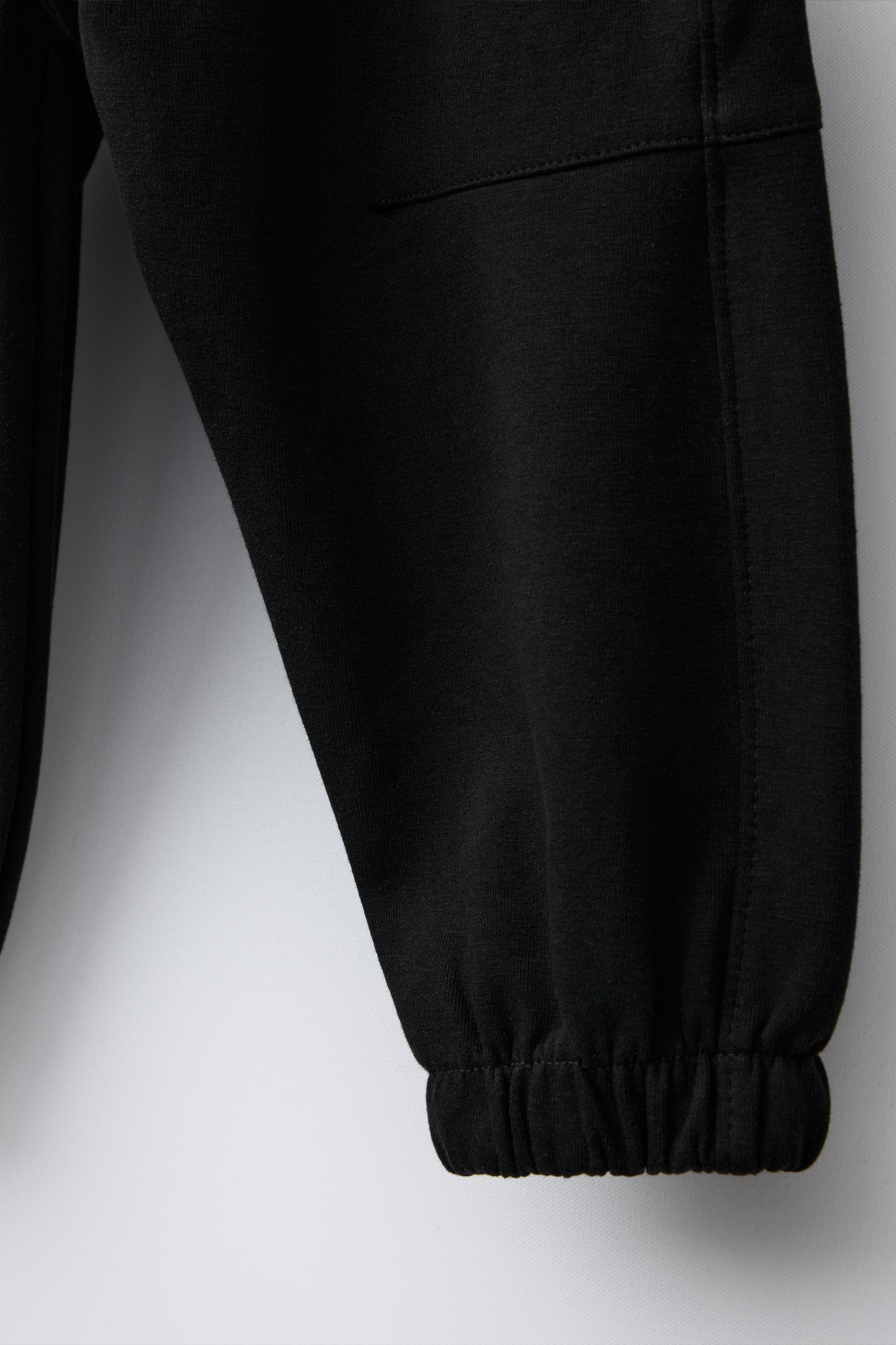 JOGGER INTERLOCK LOGO
