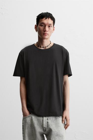 BASIC T-SHIRT WITH IRREGULAR FINISH - Black by Zara