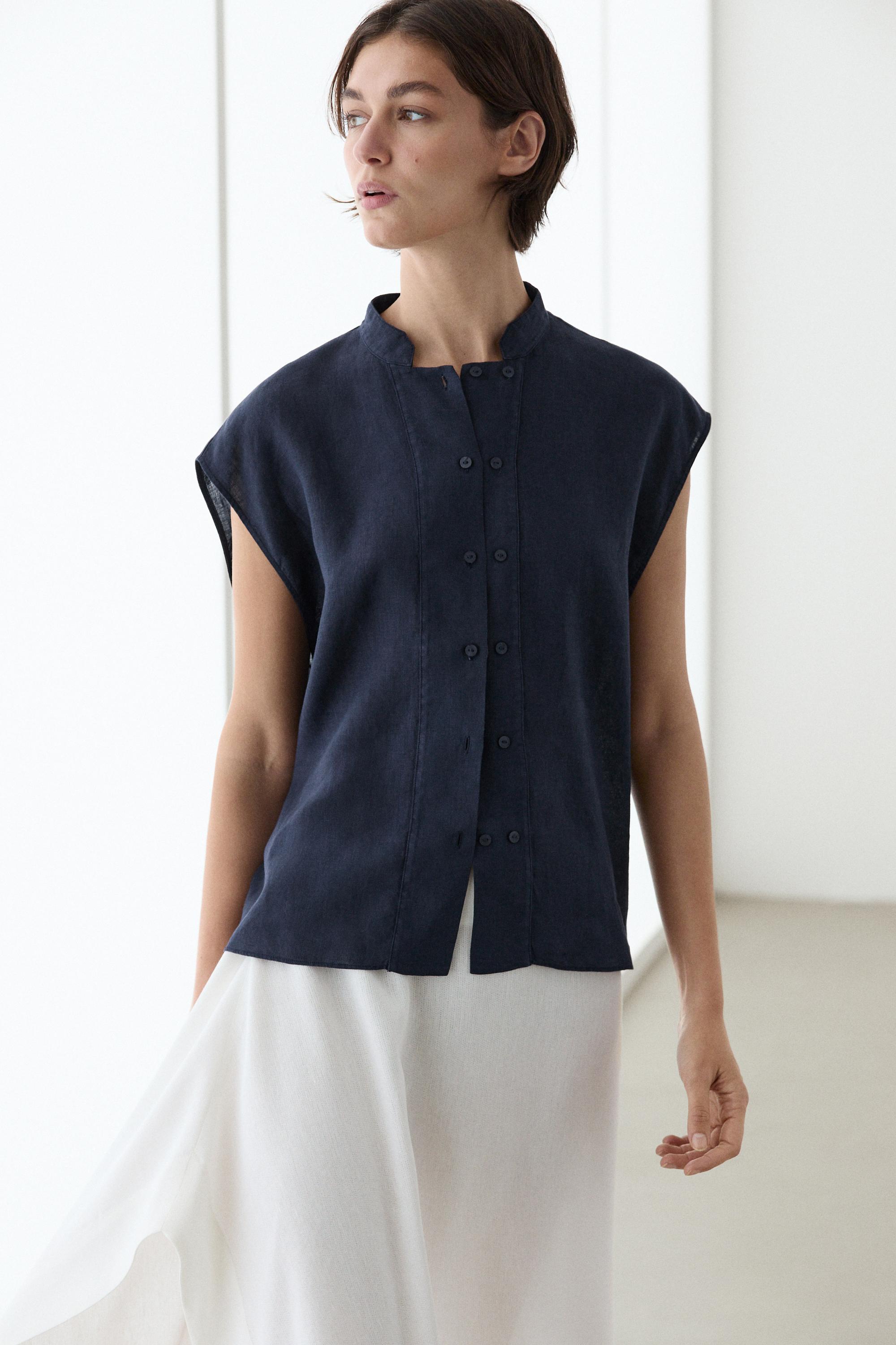 Flowing 100% linen shirt with button detail — Dark navy