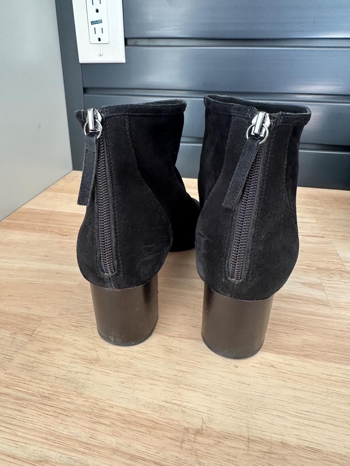 SUEDE BLOCK HEEL ZIPPERED BOOTS - Image 3