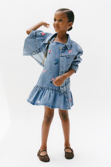 DENIM PINAFORE DRESS WITH EMBROIDERED FLOWERS - Blue by Zara
