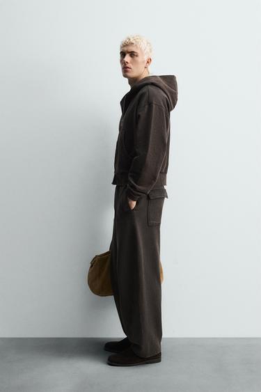 بنطلون رياضي بقصة بالون - بني الخاص بـ Zara