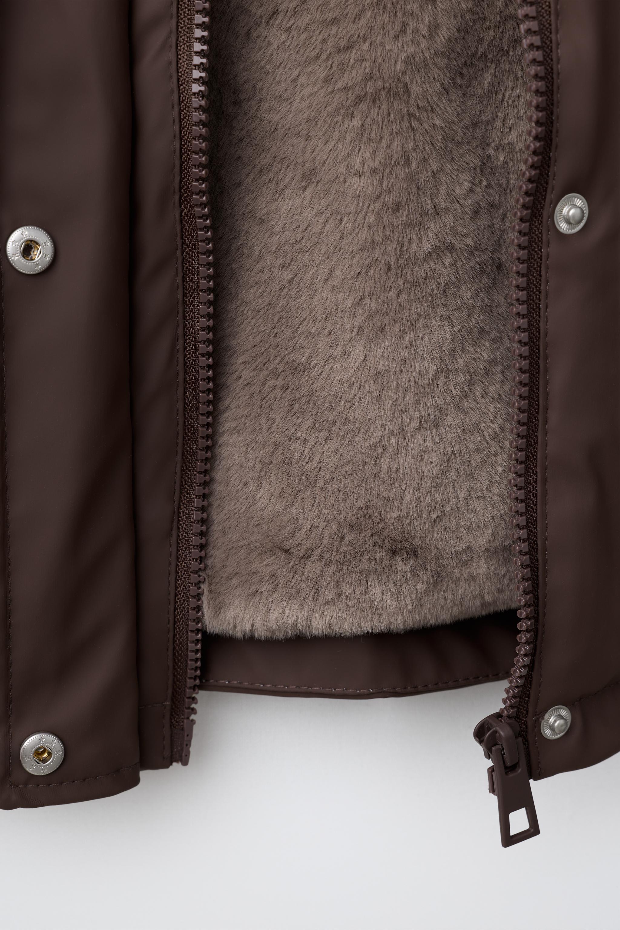 Детские куртки Zara WATER-REPELLENT RUBBERIZED FAUX-FUR LINED RAINCOAT — фото 10