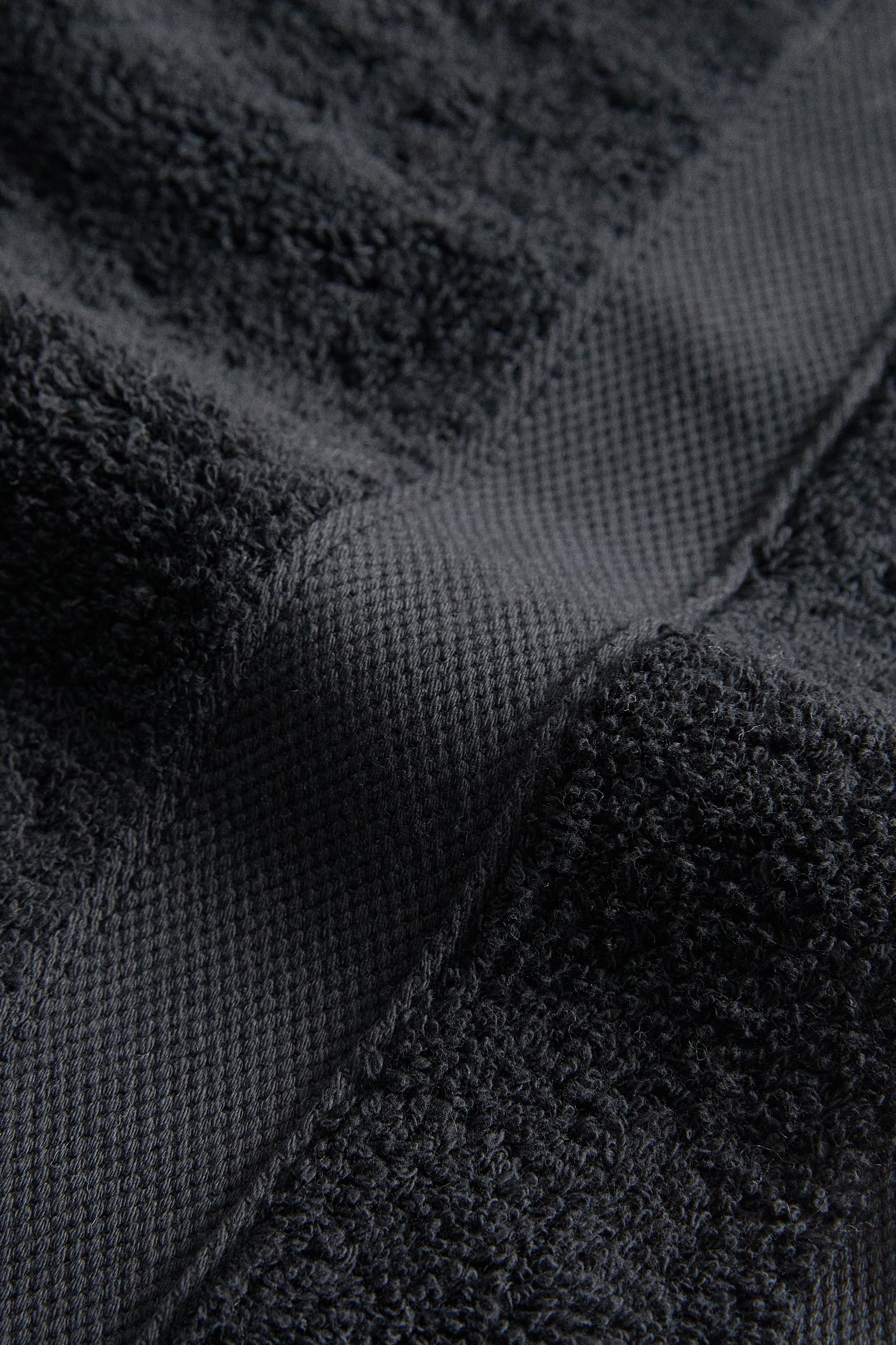 PREMIUM COTTON BATH TOWEL (600 GSM)