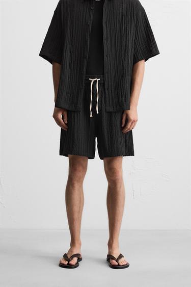 JACQUARD CRINKLE-EFFECT BERMUDA SHORTS - Black by Zara