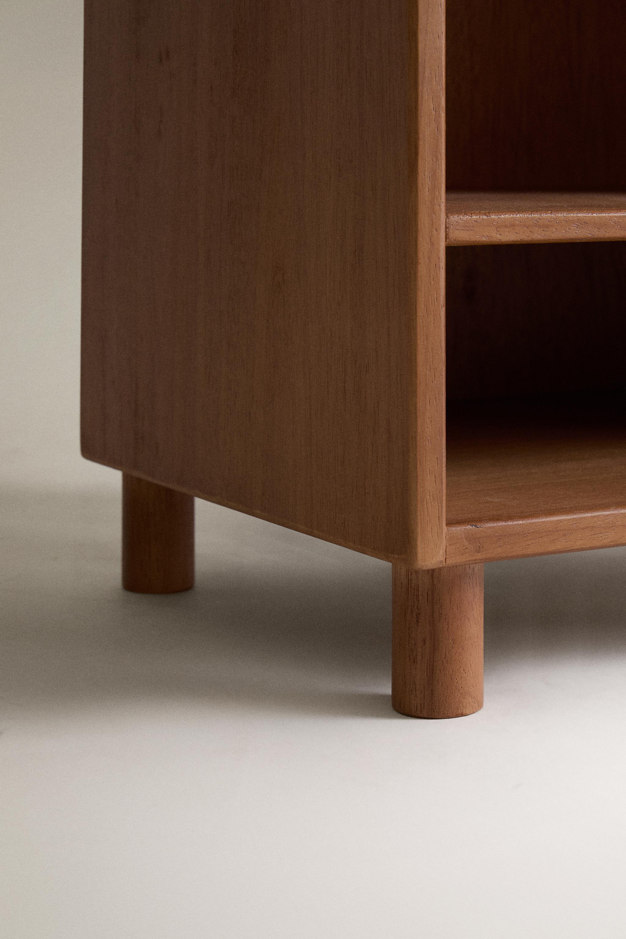 SLATTED DOOR SHELVING UNIT