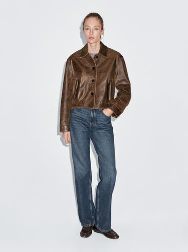 Chaqueta corta efecto desgastado piel napa - Marrón de Zara