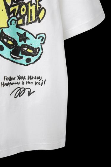 T-SHIRT MIT GRAFFITI-PRINT - Cremefarben von Zara