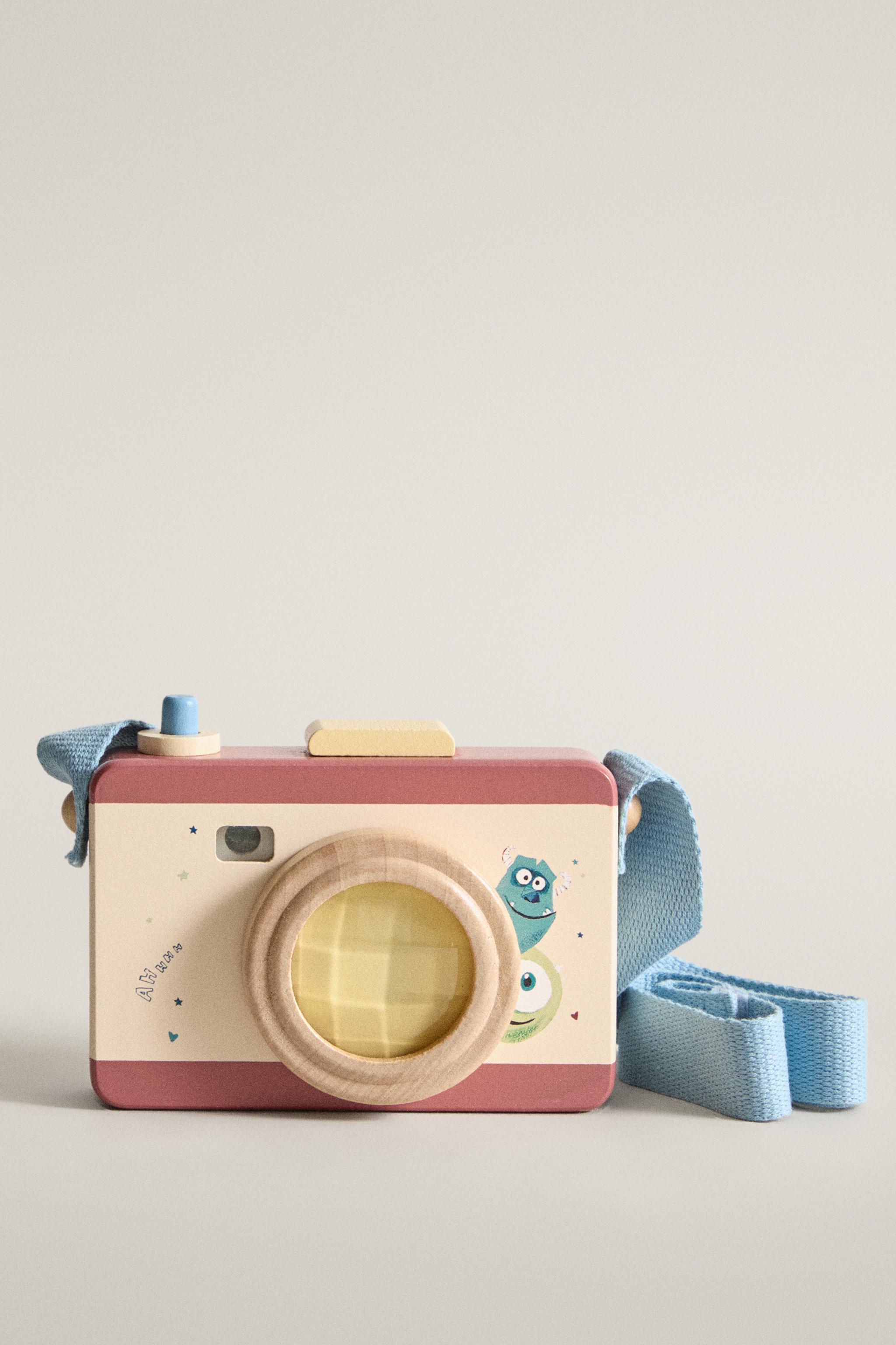 MONSTERS, INC. ©DISNEY/PIXAR TOY CAMERA