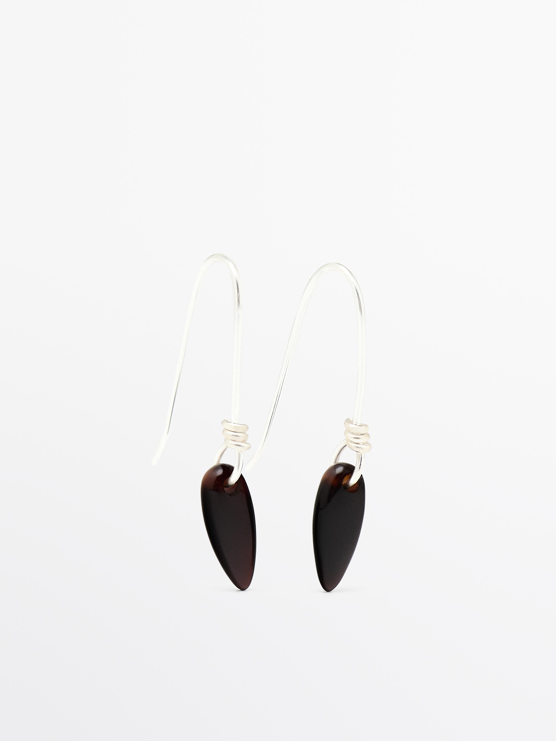 Stone pendulum earrings