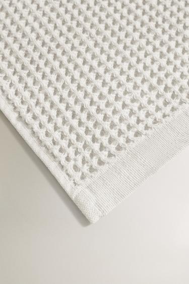 WAFFLE-KNIT COTTON BATH TOWEL - White by Zara - Image 2