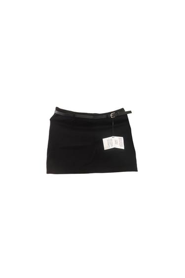 JUPE COURTE NOIRE AVEC CEINTURE