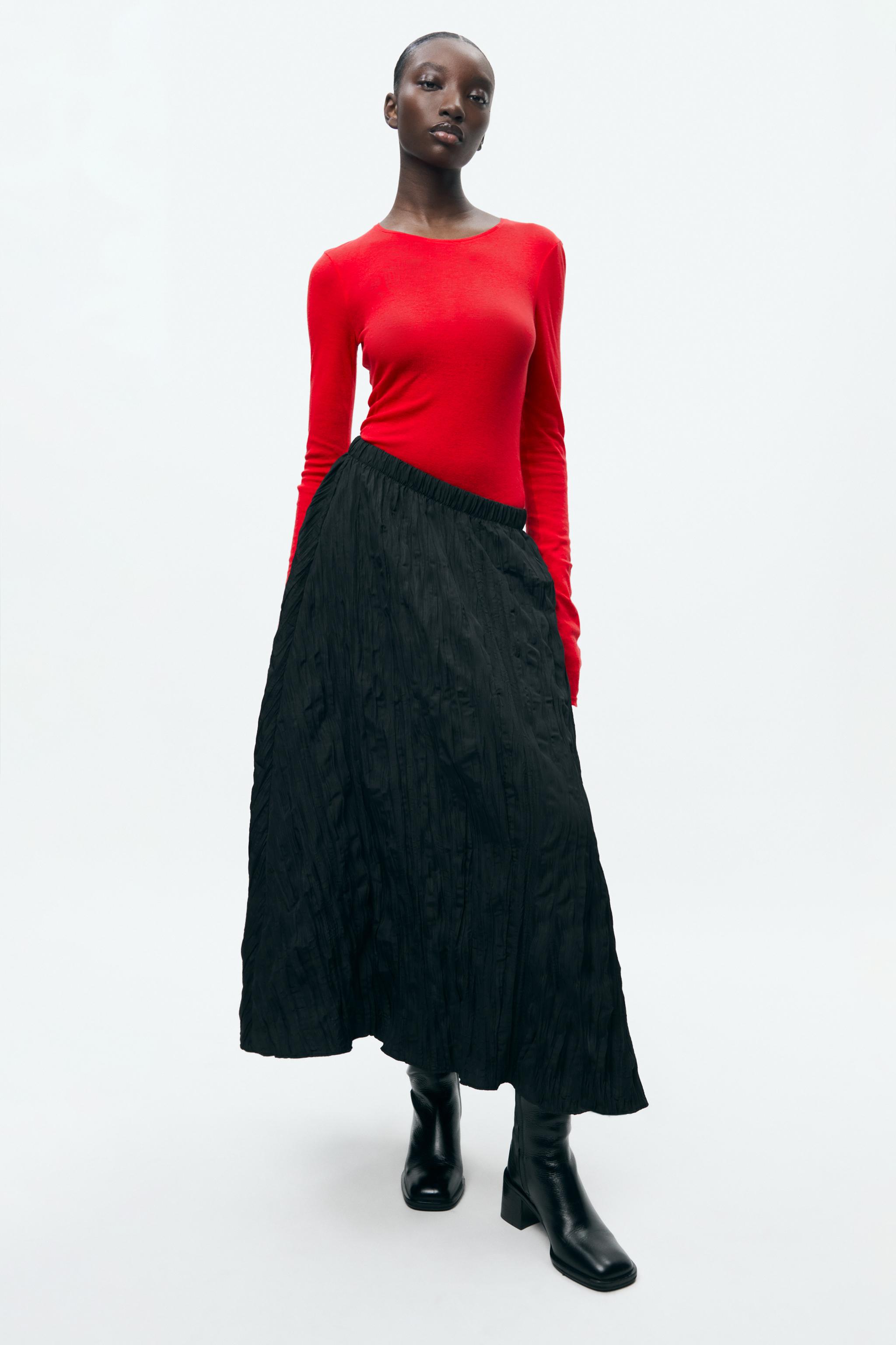 A midi outlet skirt