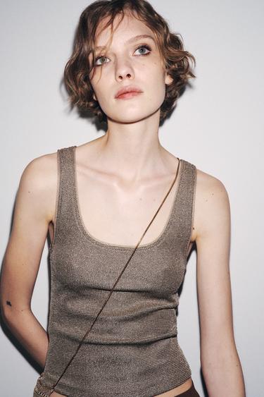 TOP بملمس بارز وخيط ممعدن - ذهبي by Zara