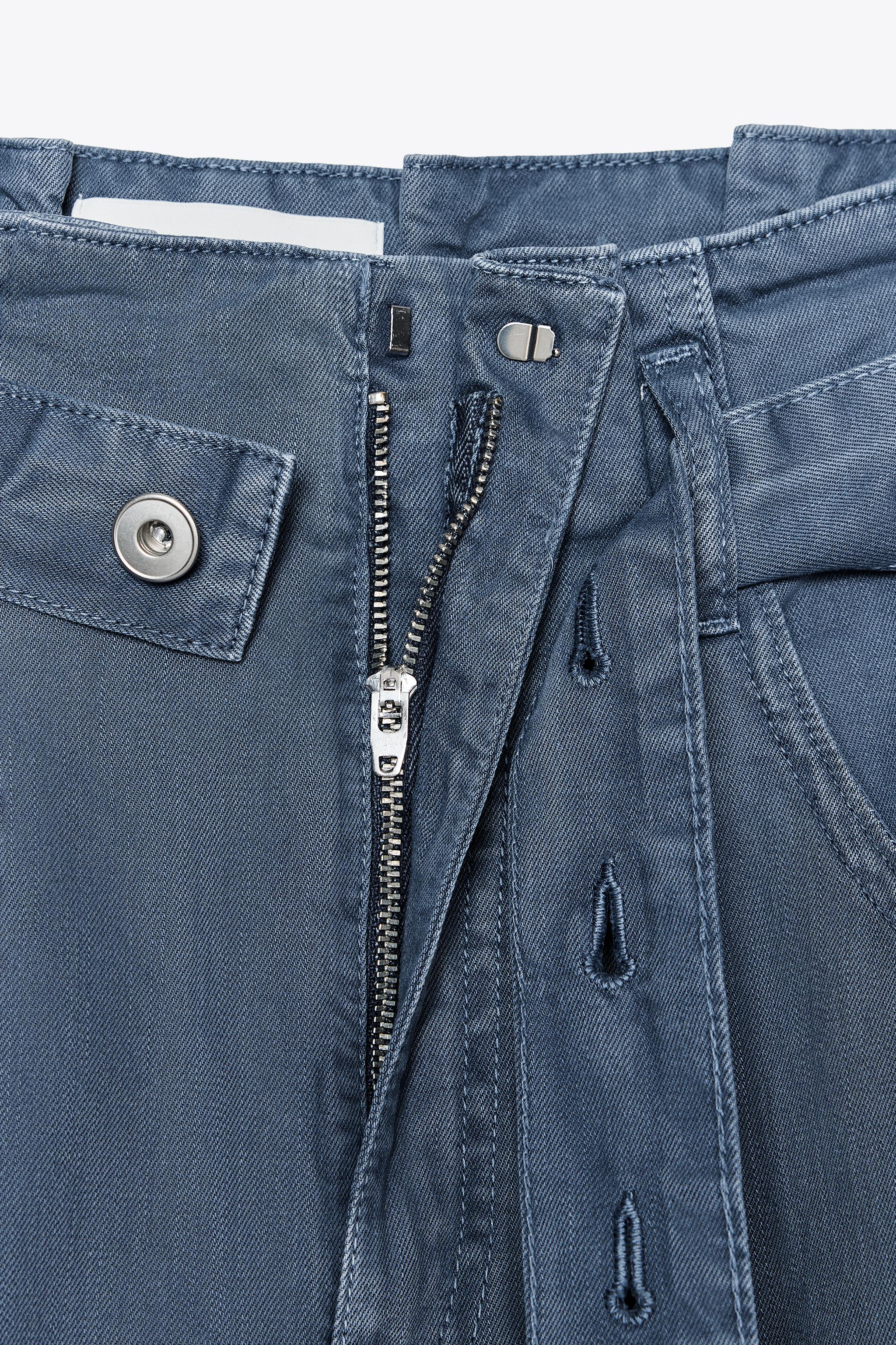 PANTALON À PLISSÉE ET CEINTURE