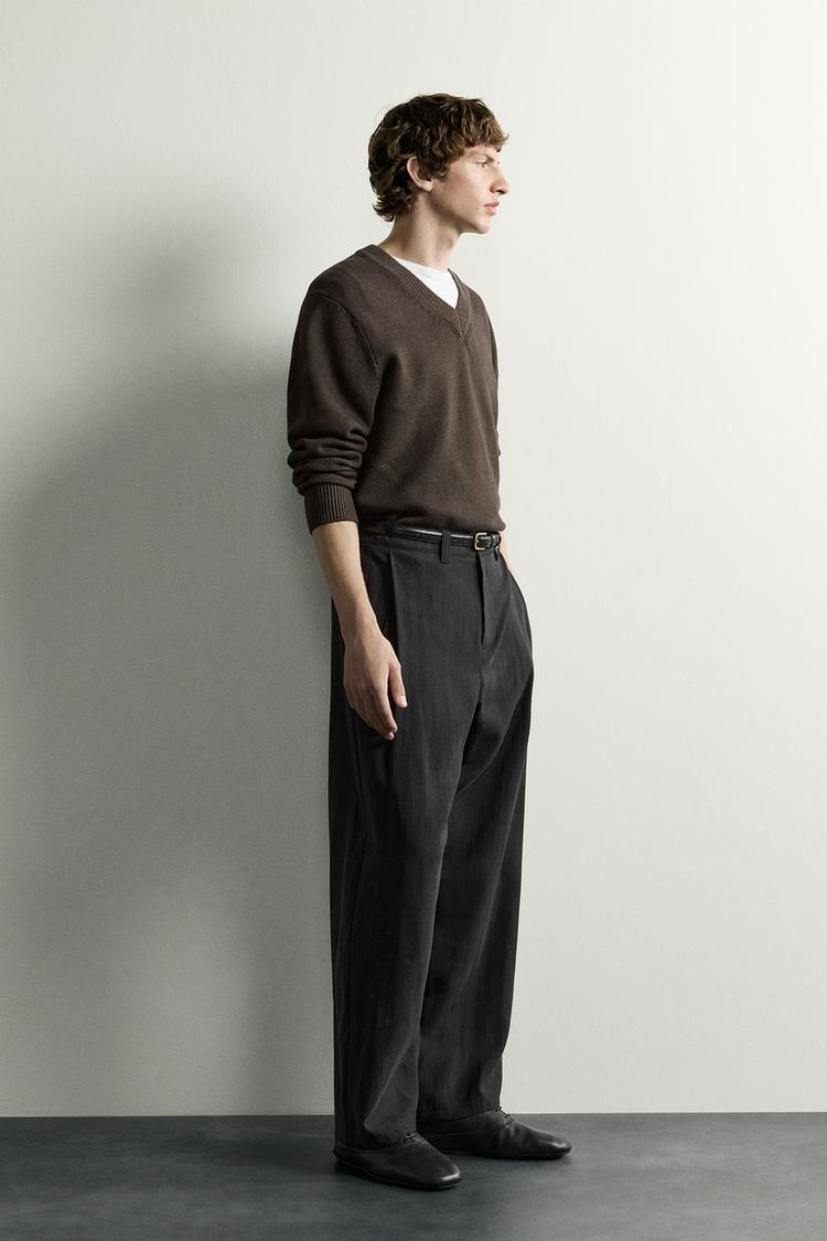 Pantalones fluidos con pliegues laterales 4