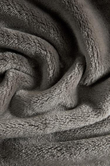 Zara FRINGED FLEECE BLANKET - Gray
