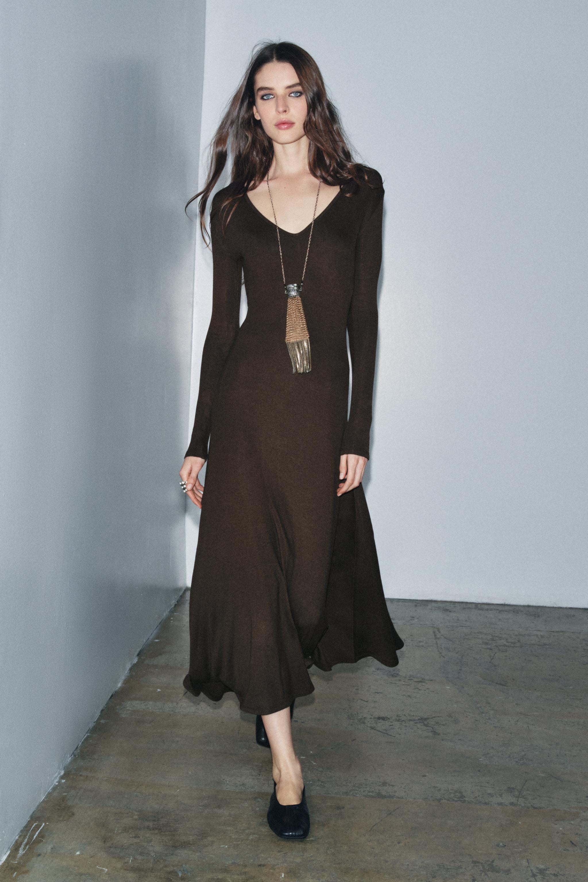 ROBE LONGUE DÉCOLLETÉ EN V