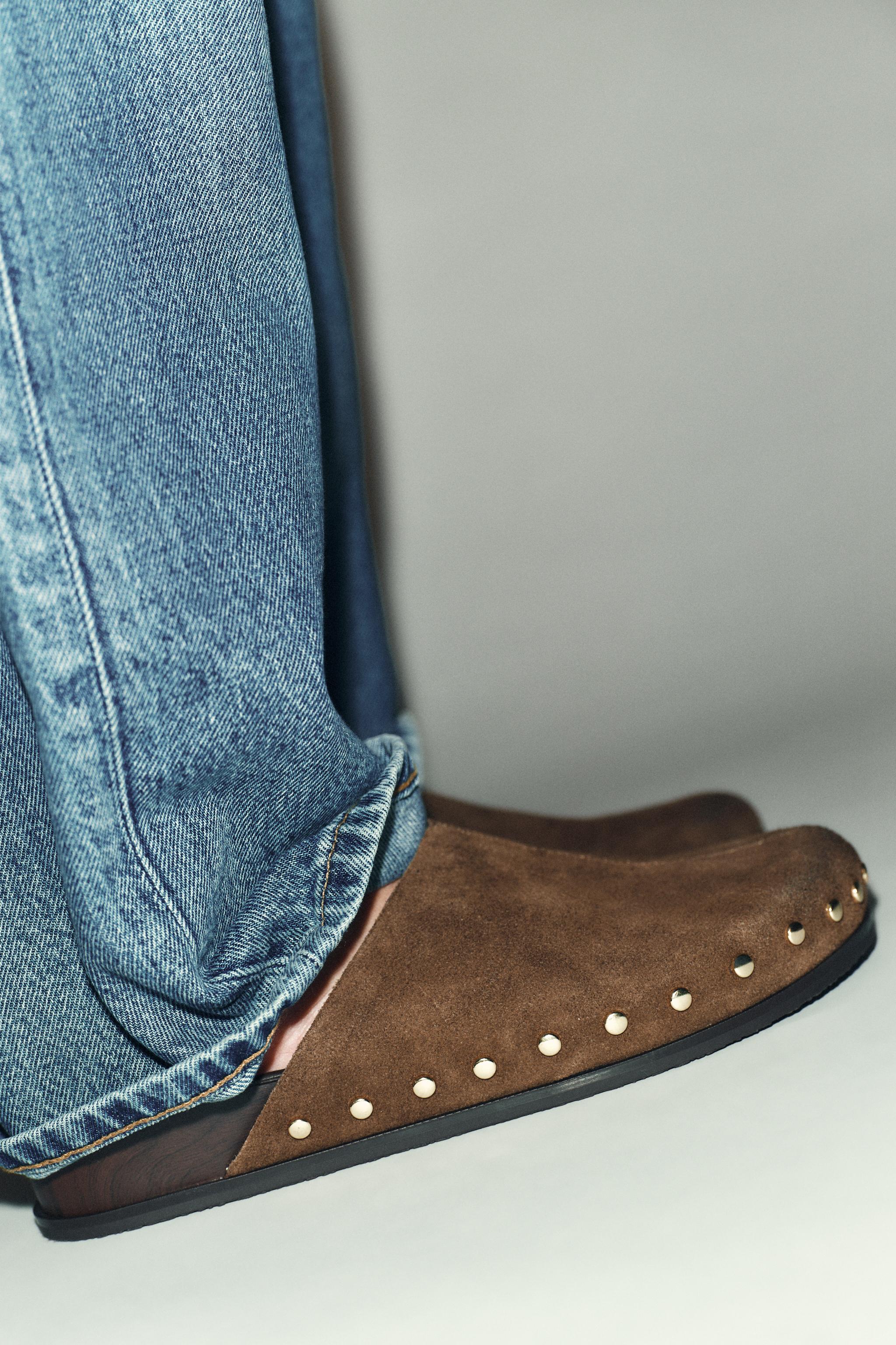 STUDDED LEATHER CLOGS