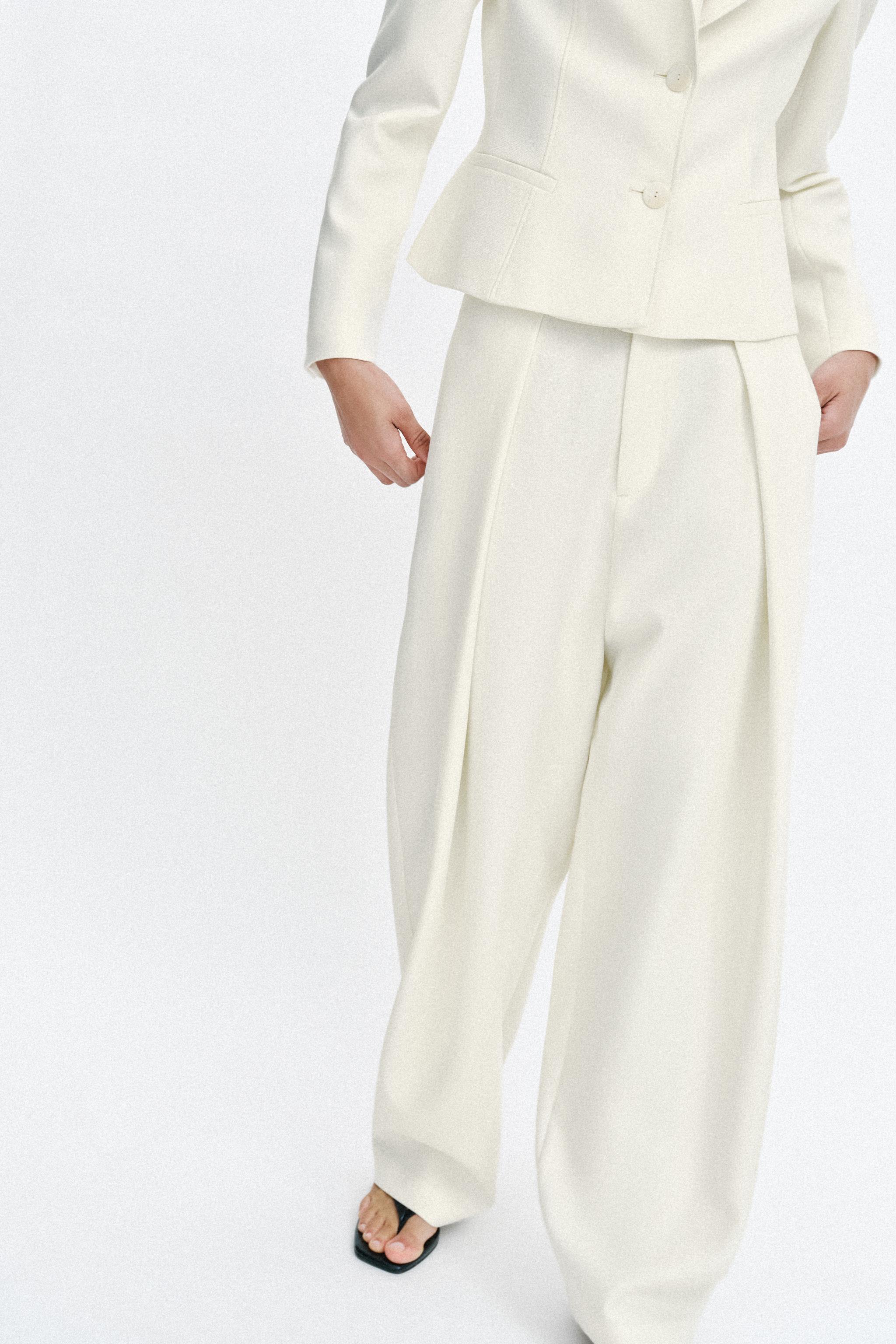 VOLUME PLEATED PANTS