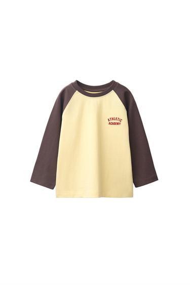 T-SHIRT À MANCHES RAGLAN ET INSCRIPTION BRODÉE - Marron de Zara