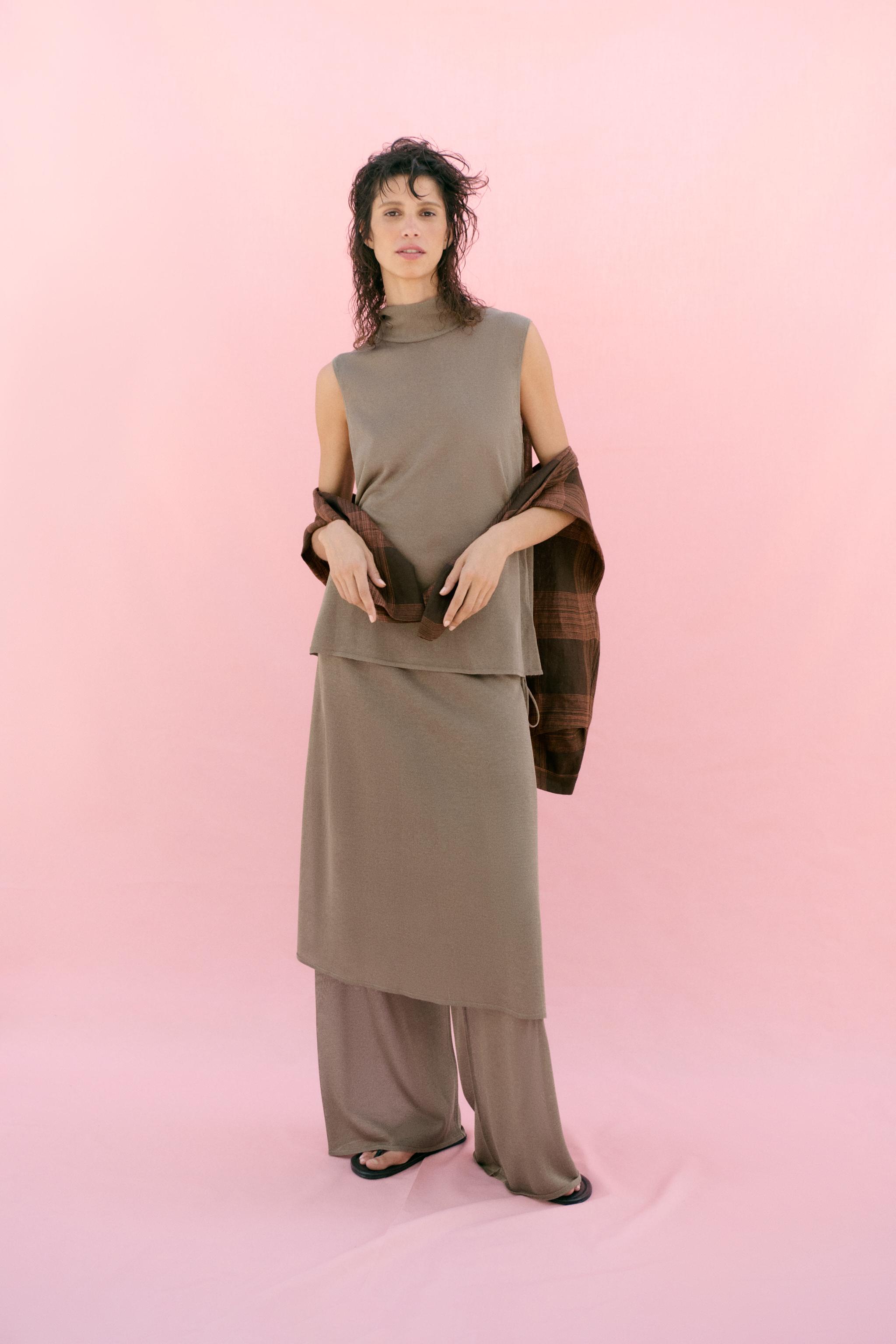 FINE KNIT HIGH NECK TOP