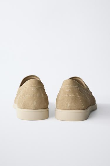 CHAUSSURES BATEAU EN CROÛTE DE CUIR - Marron sable de Zara - Image 3