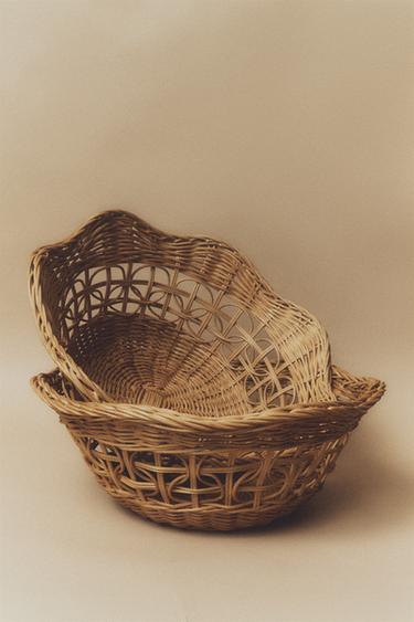 Zara RATTAN BASKET WITH A SCALLOPED EDGE - Light beige