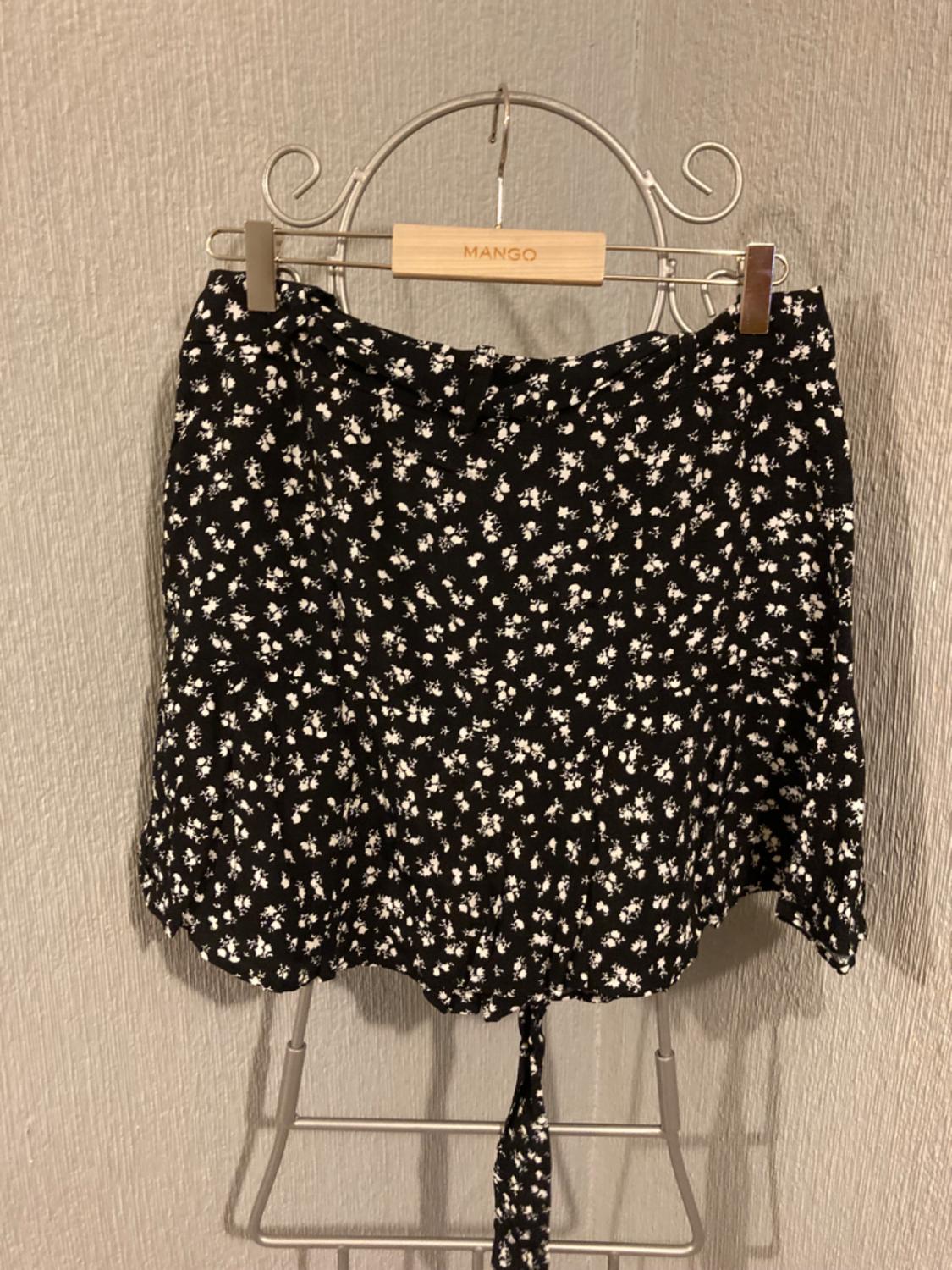 RUFFLED BERMUDA SKORT - Image 2