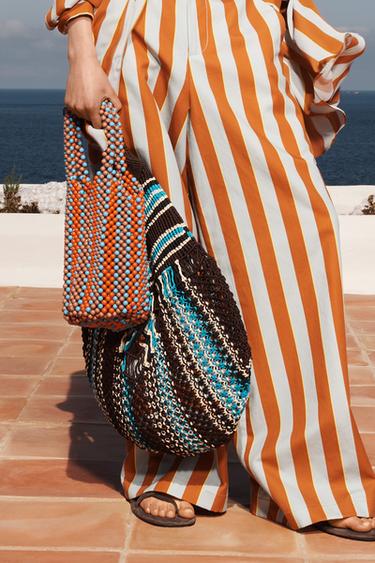 LIMITED EDITION ストライプ編み込みマキシバケットバッグマルチカラーZaraのLIMITED EDITION ストライプ編み込みマキシバケットバッグ - マルチカラー