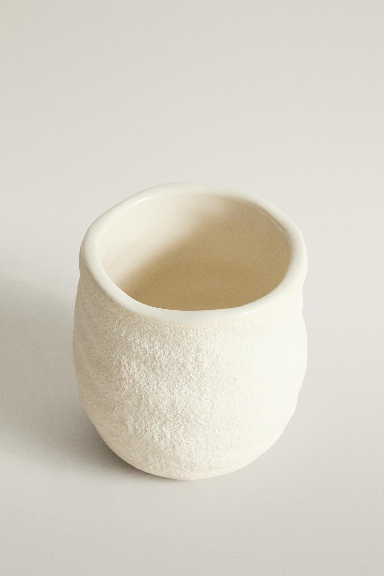 TEXTURED CERAMIC TOOTHBRUSH TUMBLER — Ecru