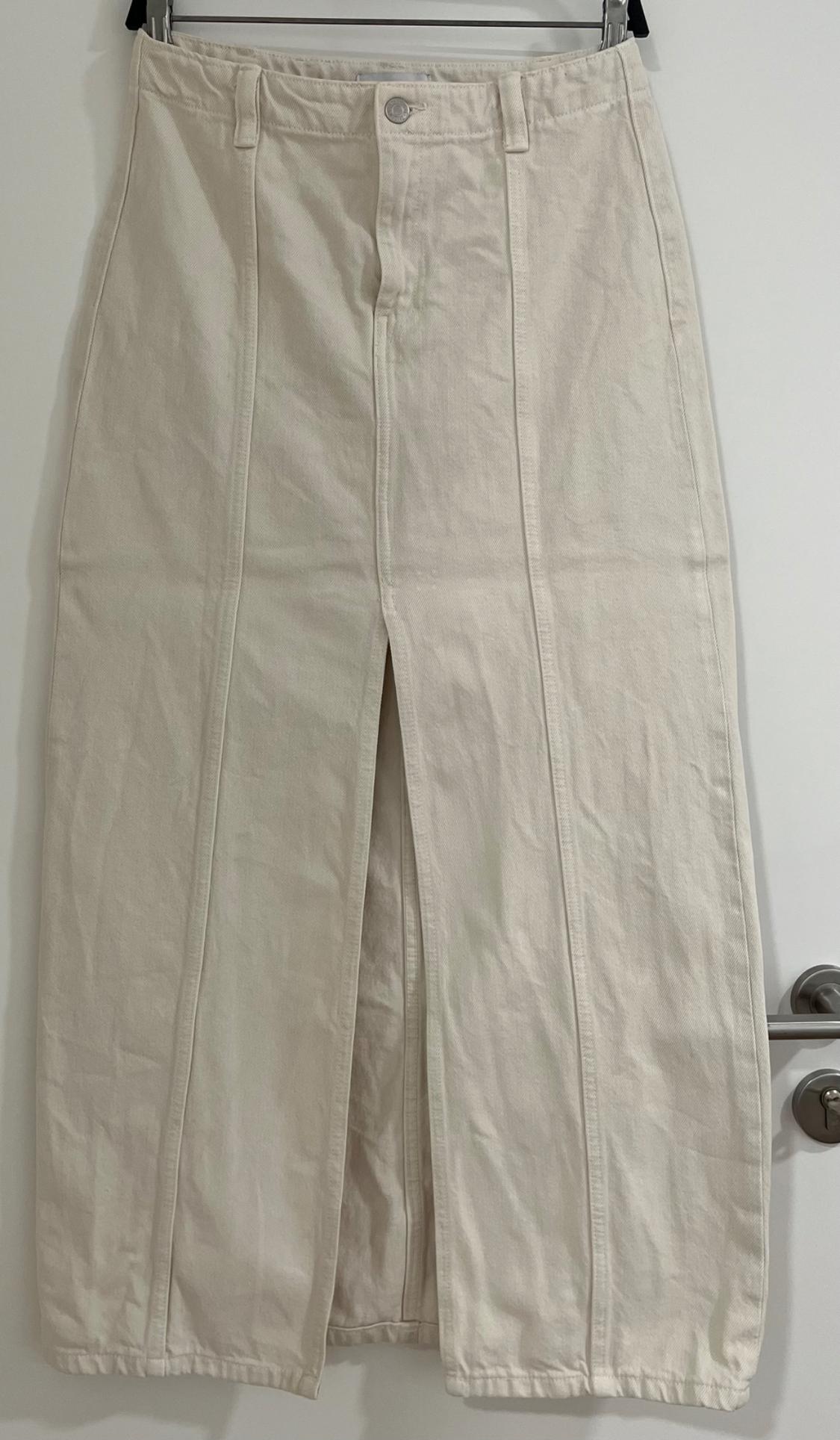 SKIRT WITH SLIT