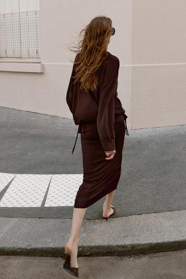 JUPE DROITE FLUIDE EN MAILLE - Chocolat de Zara - Image 2
