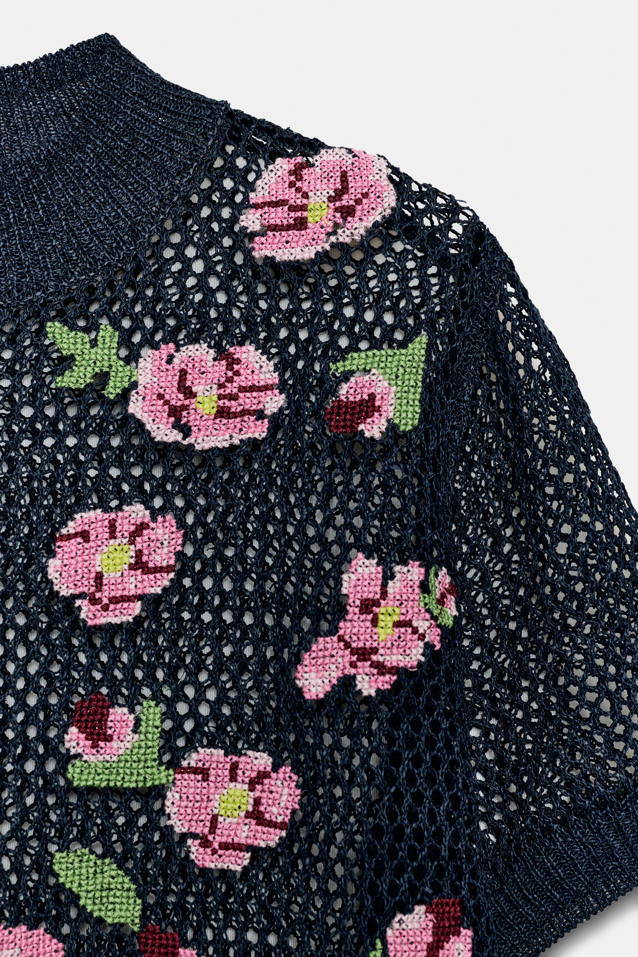 FLORAL EMBROIDERED KNIT TOP