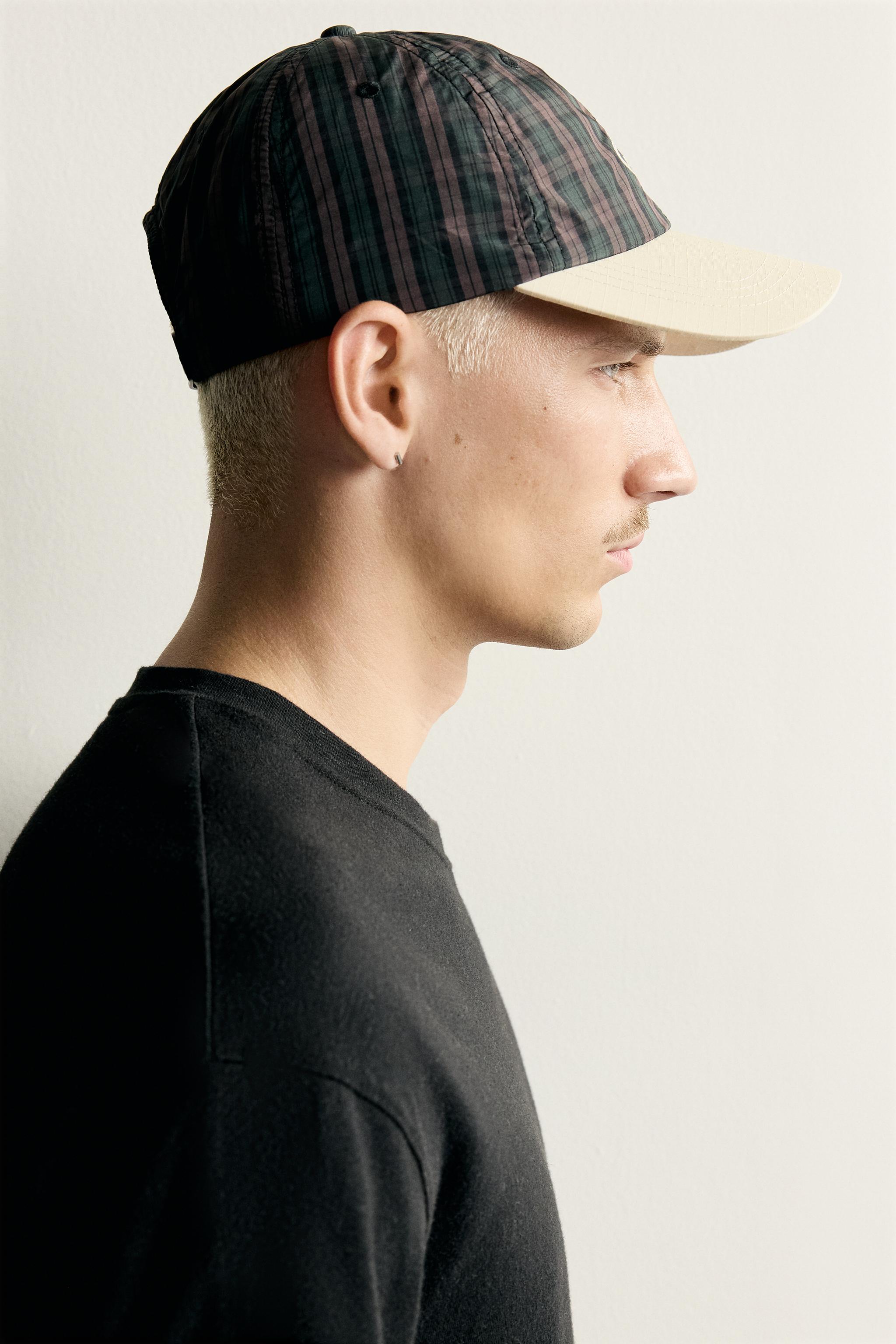 CASQUETTE À CARREAUX AVEC INSCRIPTION BRODÉE