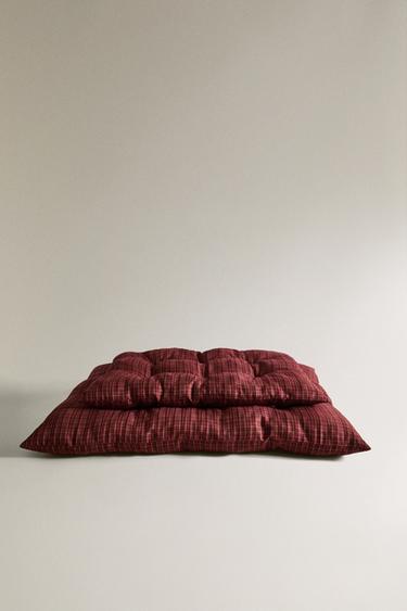 CHECK CHRISTMAS PET FLOOR CUSHION - Burgundy by Zara - Image 0