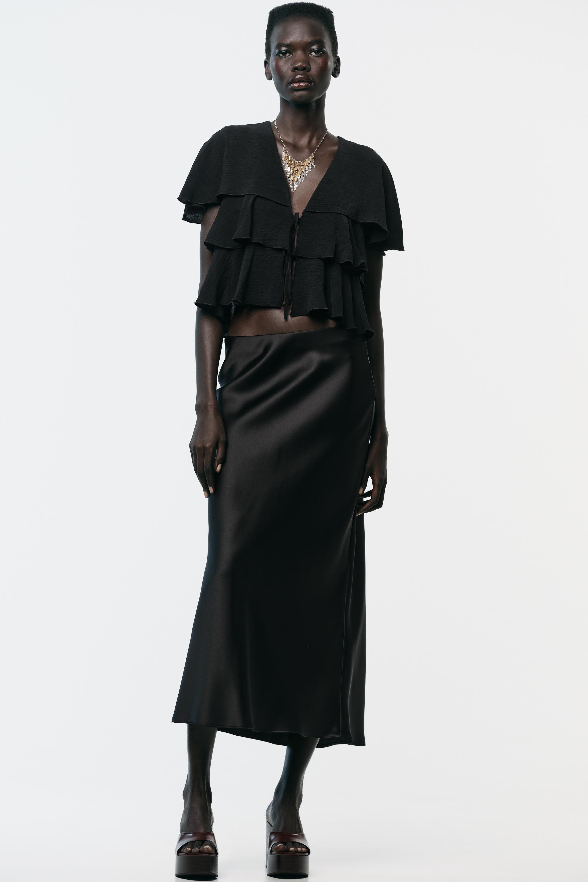 Ruffle Cut-Out Top 黒 Crush Frilled V-neck Top Black Online | Zimmermann