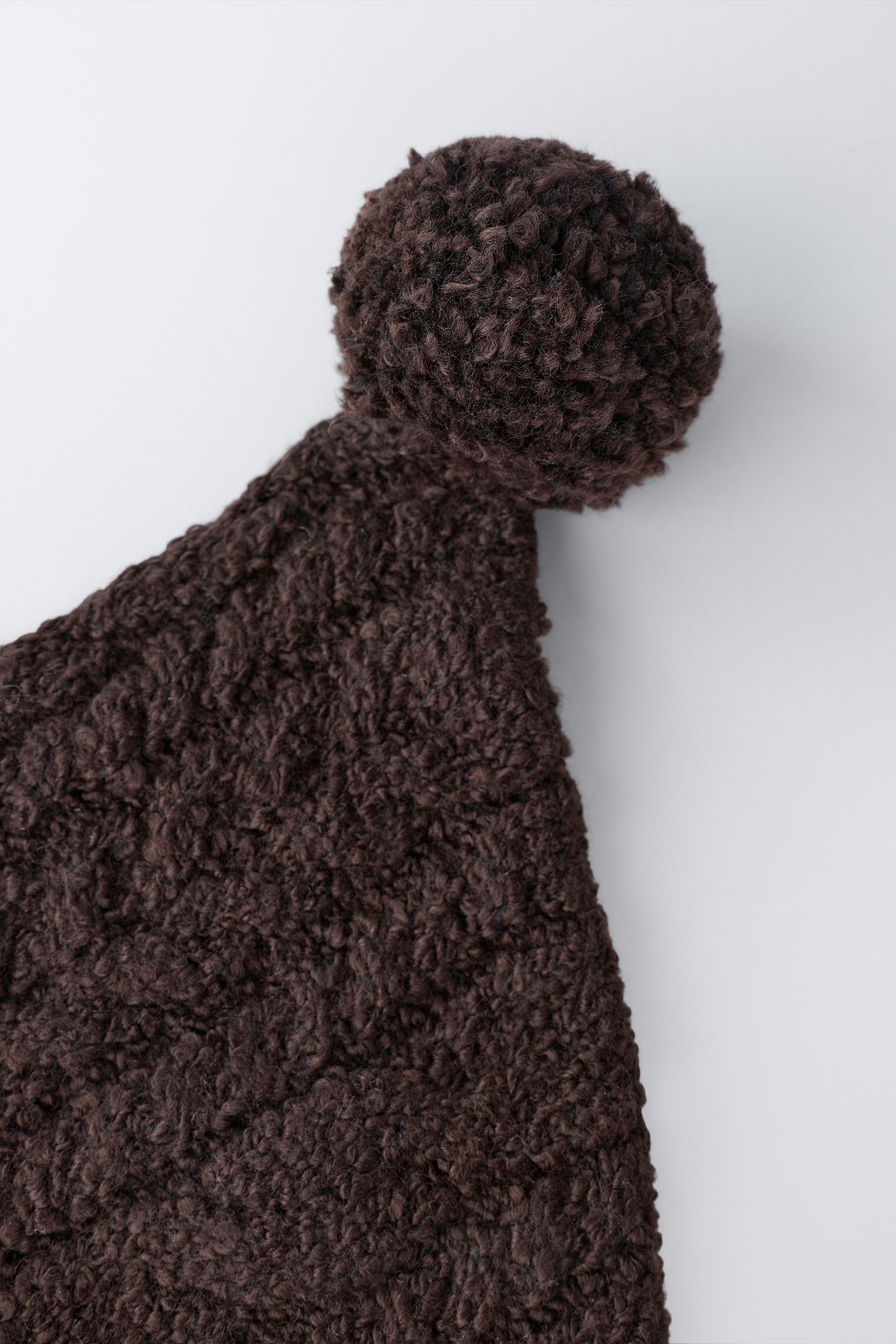 CABLE KNIT POMPOM BONNET