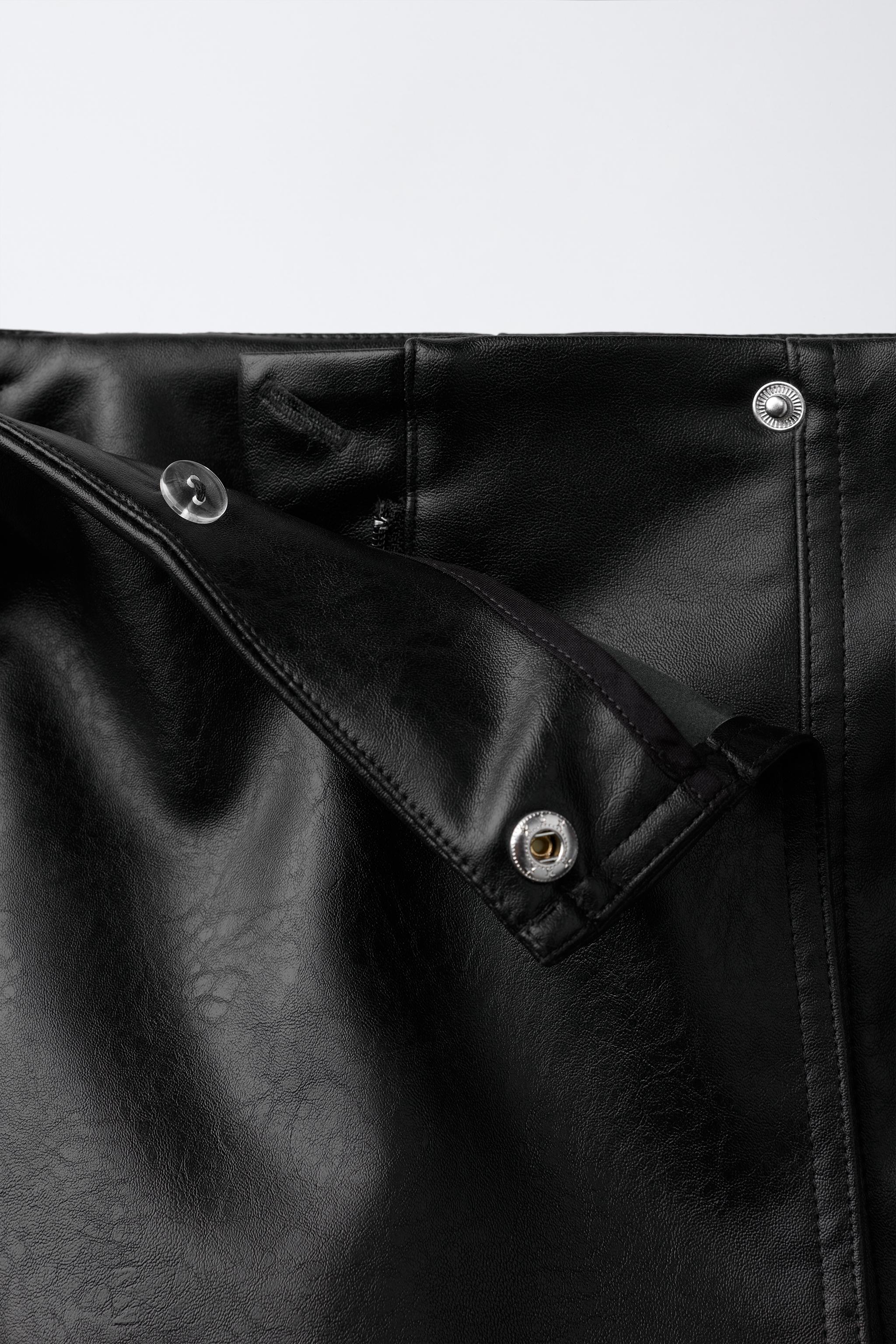 LEATHER-EFFECT BERMUDA SKIRT