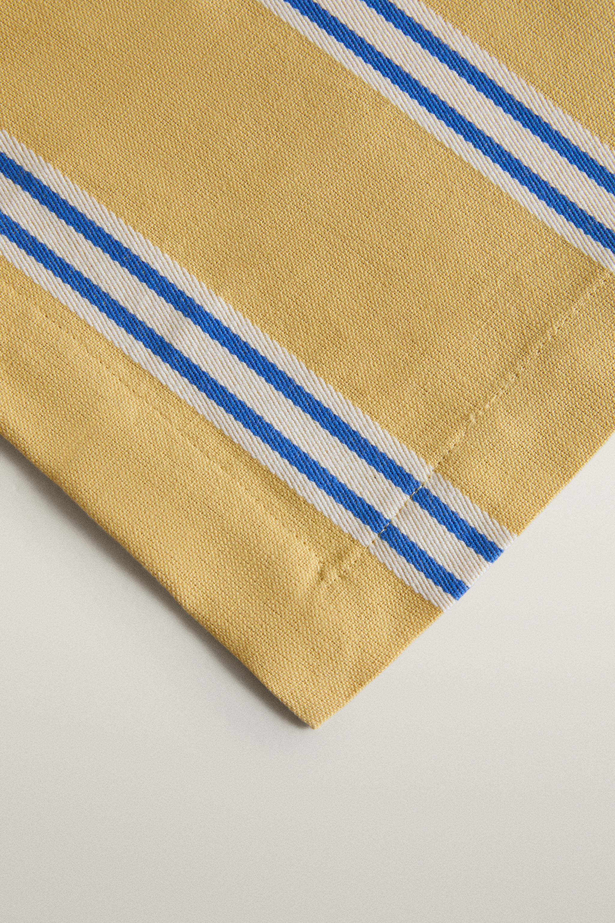 STRIPED PRINT TABLECLOTH