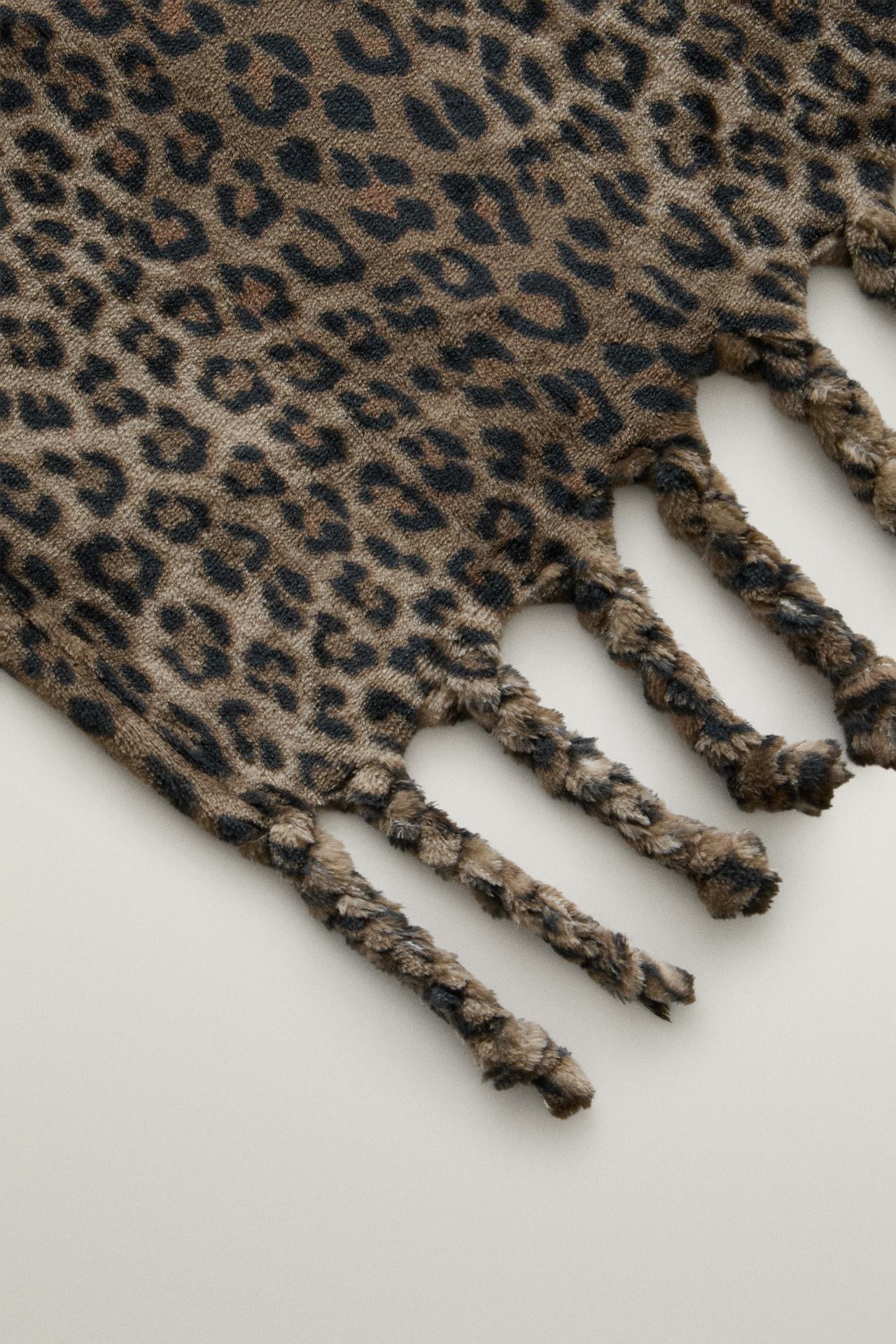 ANIMAL PRINT FLEECE BLANKET — Leopard