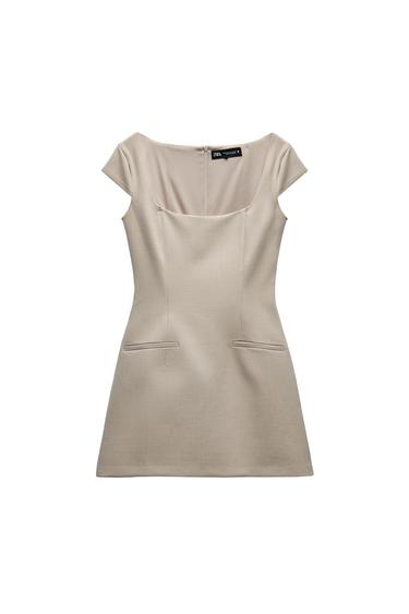 VESTIDO CORTO ENTALLADO