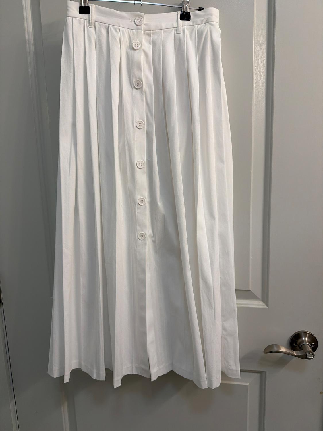 WHITE BUTTON DOWN PLEATED SKIRT - Image 2